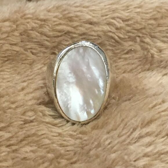 Vintage Mother of Pearl Sterling Silver Wide Band Cocktail Ring Sz 8 - Picture 1 of 8